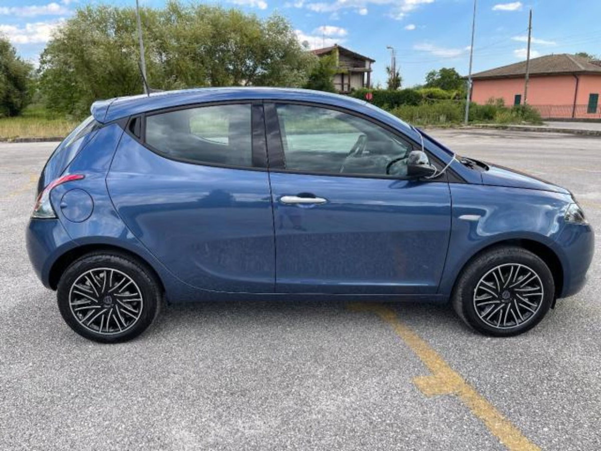 Lancia Ypsilon 1.0 FireFly 5 porte S&S Hybrid Ecochic Gold (6)