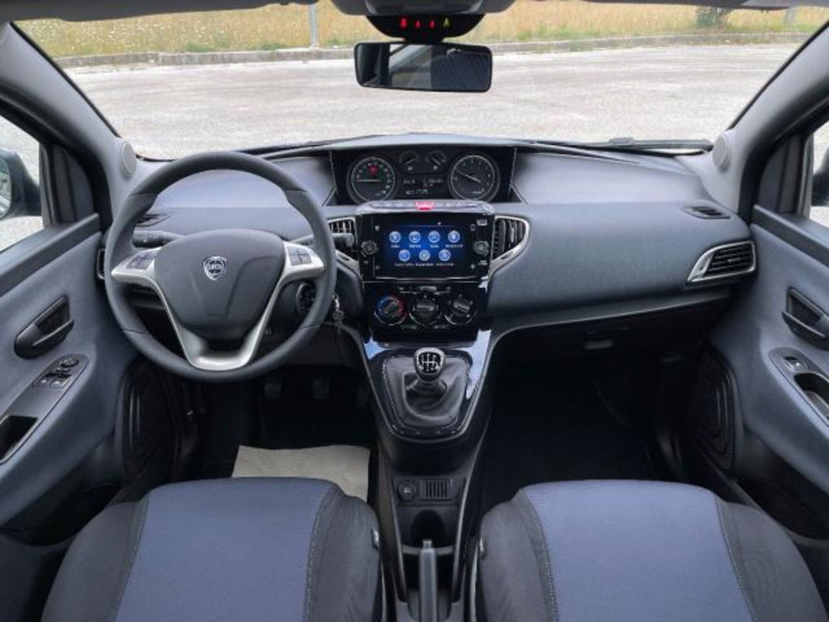 Lancia Ypsilon 1.0 FireFly 5 porte S&S Hybrid Ecochic Gold (9)