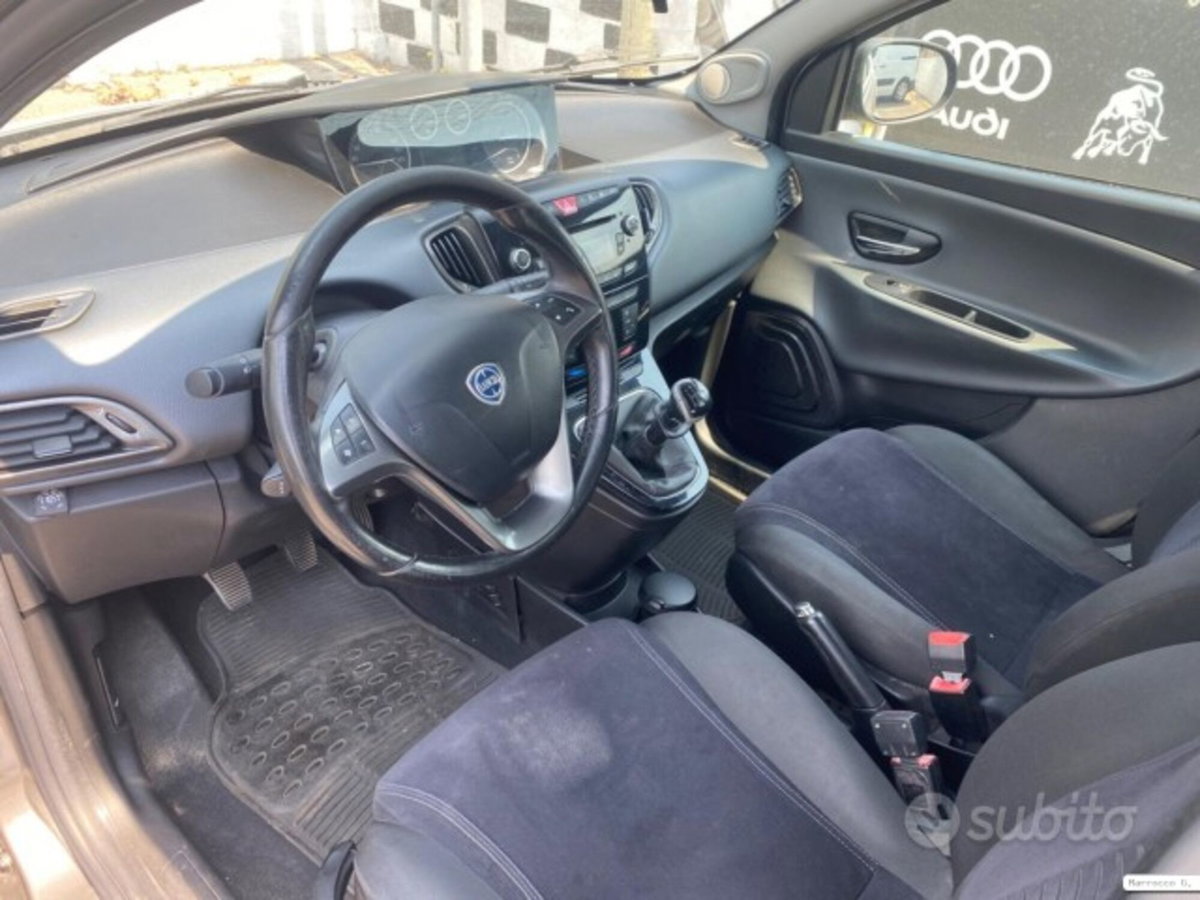 Lancia Ypsilon 1.4 Diva Ecochic GPL (13)