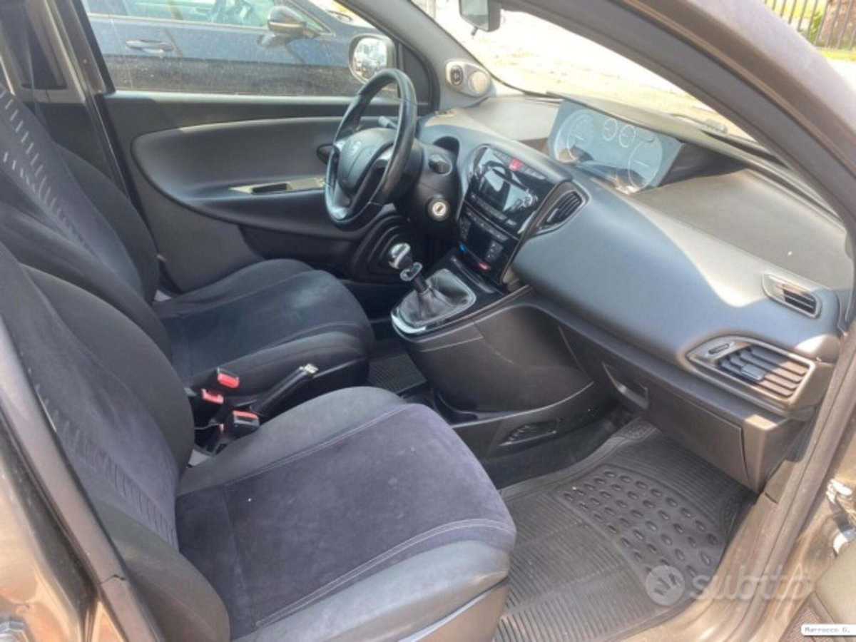 Lancia Ypsilon 1.4 Diva Ecochic GPL (15)
