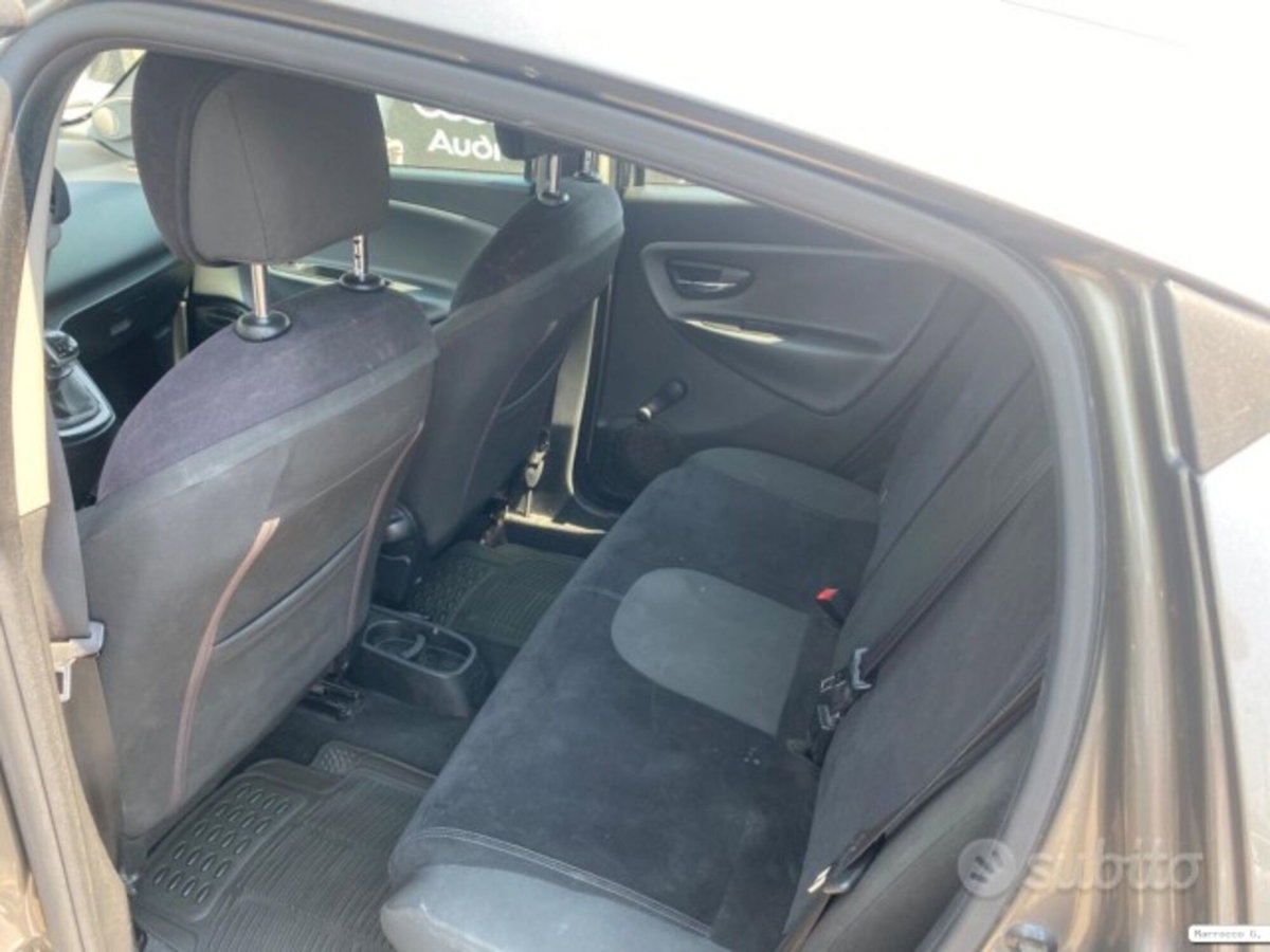 Lancia Ypsilon 1.4 Diva Ecochic GPL (17)