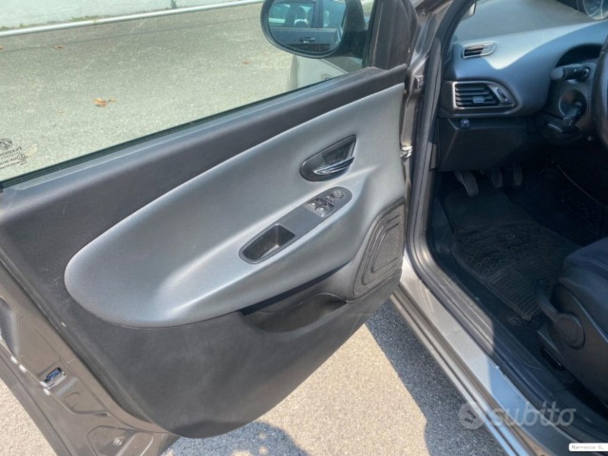 Lancia Ypsilon 1.4 Diva Ecochic GPL (18)