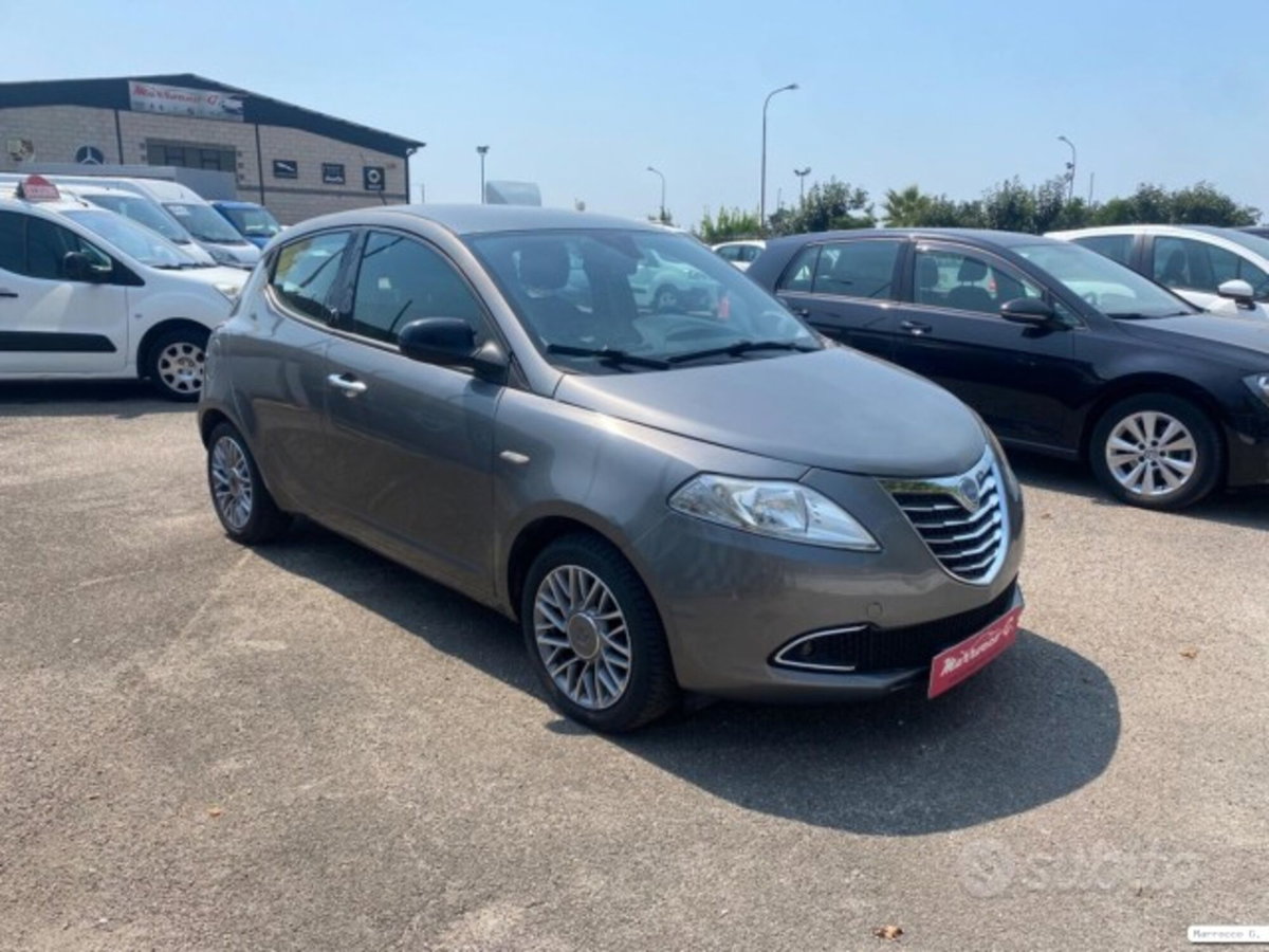 Lancia Ypsilon 1.4 Diva Ecochic GPL (2)