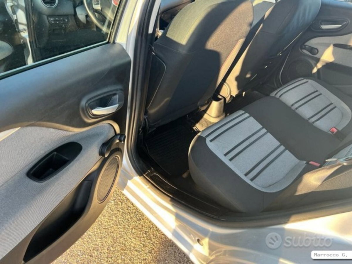 Fiat Punto Evo 1.3 Mjt 75 CV 5 porte Dynamic (19)