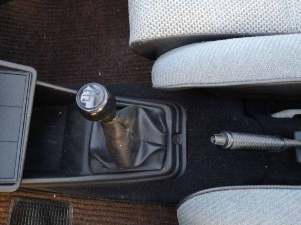 Volkswagen Golf Cabrio 1300 GL (11)