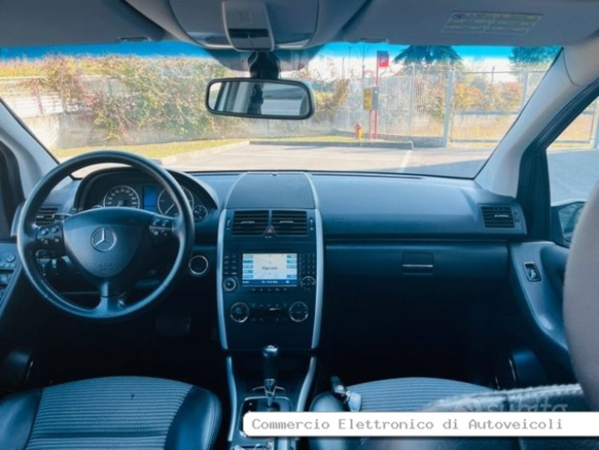 Mercedes-Benz Classe A 200 CDI Avantgarde (9)