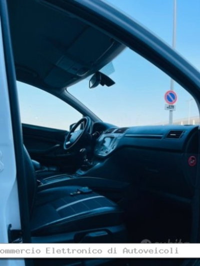 Ford Kuga 2.0 TDCI 140 CV 2WD Titanium (11)