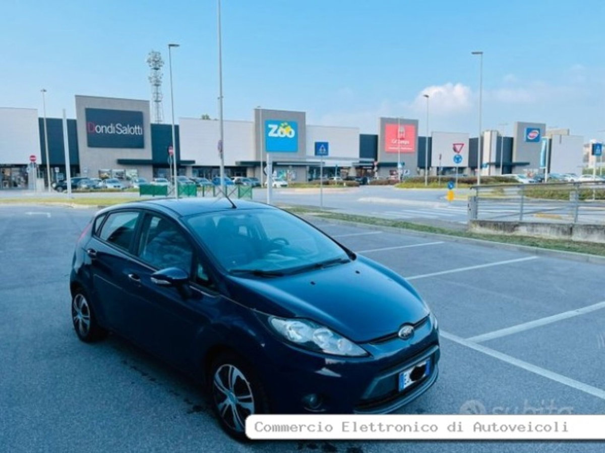 Ford Fiesta 1.2 16V 5p. Titanium (2)