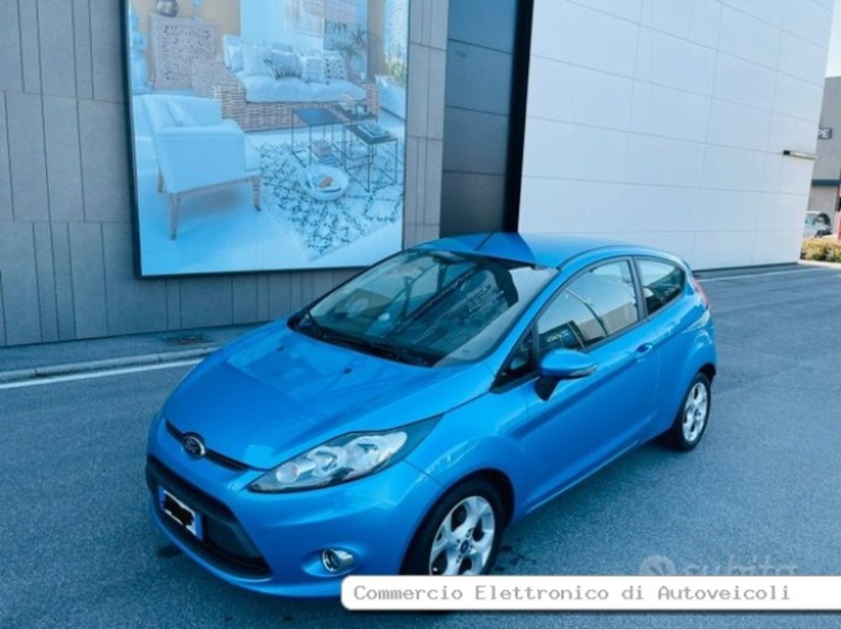Ford Fiesta 1.4 16V aut. 3p. Titanium (2)