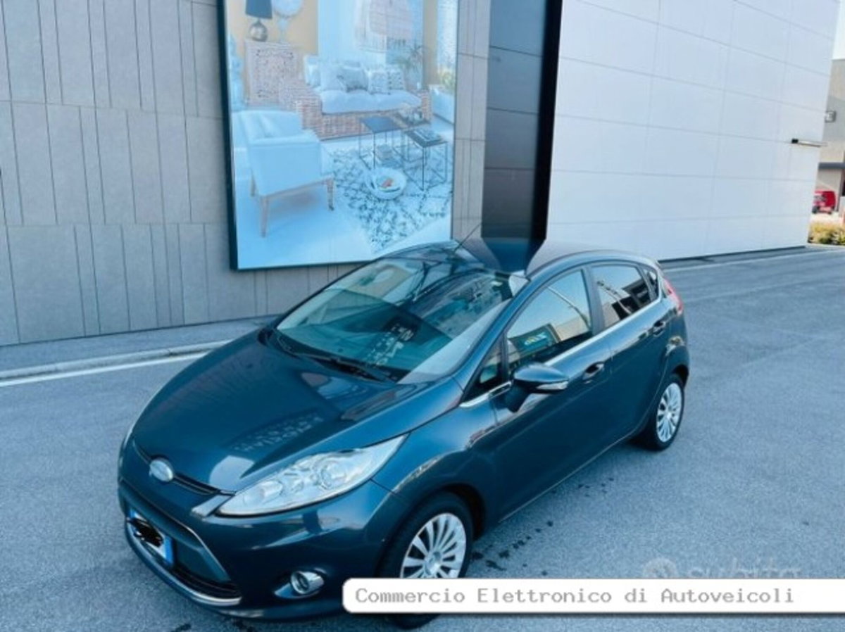 Ford Fiesta 1.4 16V 5p. Titanium (2)