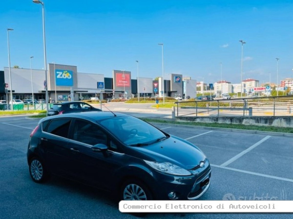 Ford Fiesta 1.4 16V 5p. Titanium (3)