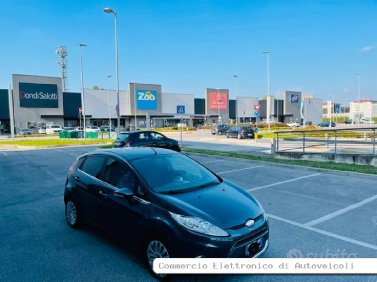 Ford Fiesta 1.4 16V 5p. Titanium (4)