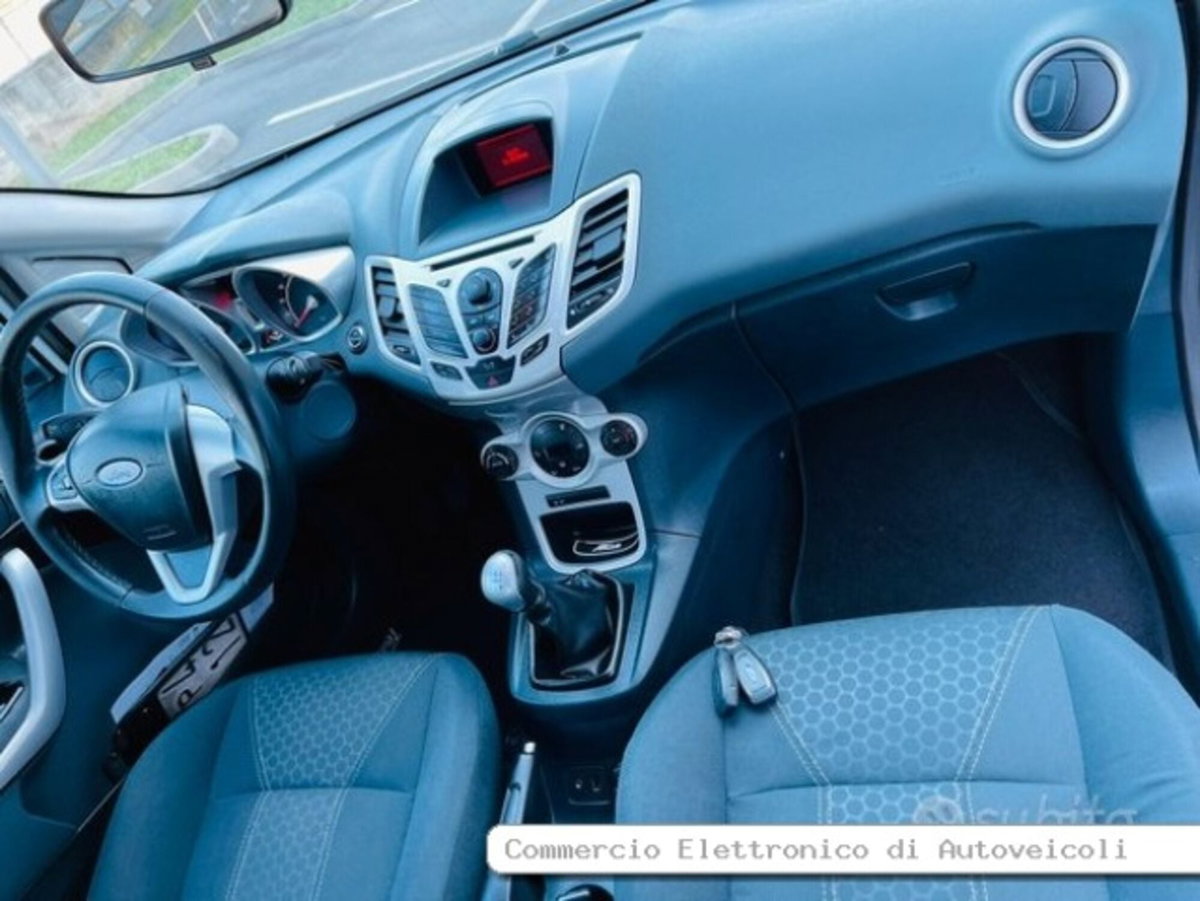 Ford Fiesta 1.4 TDCi 70CV 3 porte Titanium (12)
