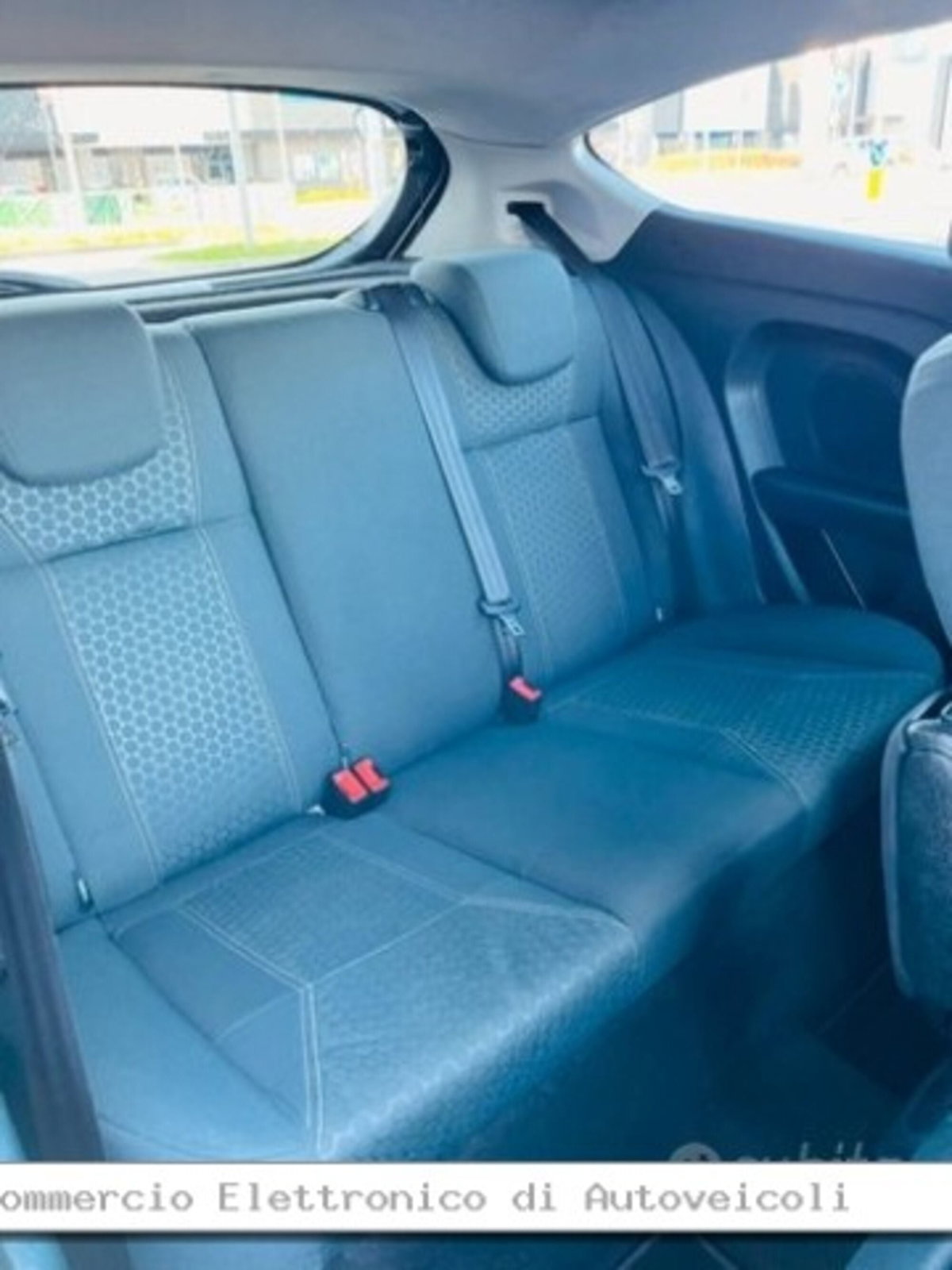 Ford Fiesta 1.4 TDCi 70CV 3 porte Titanium (13)