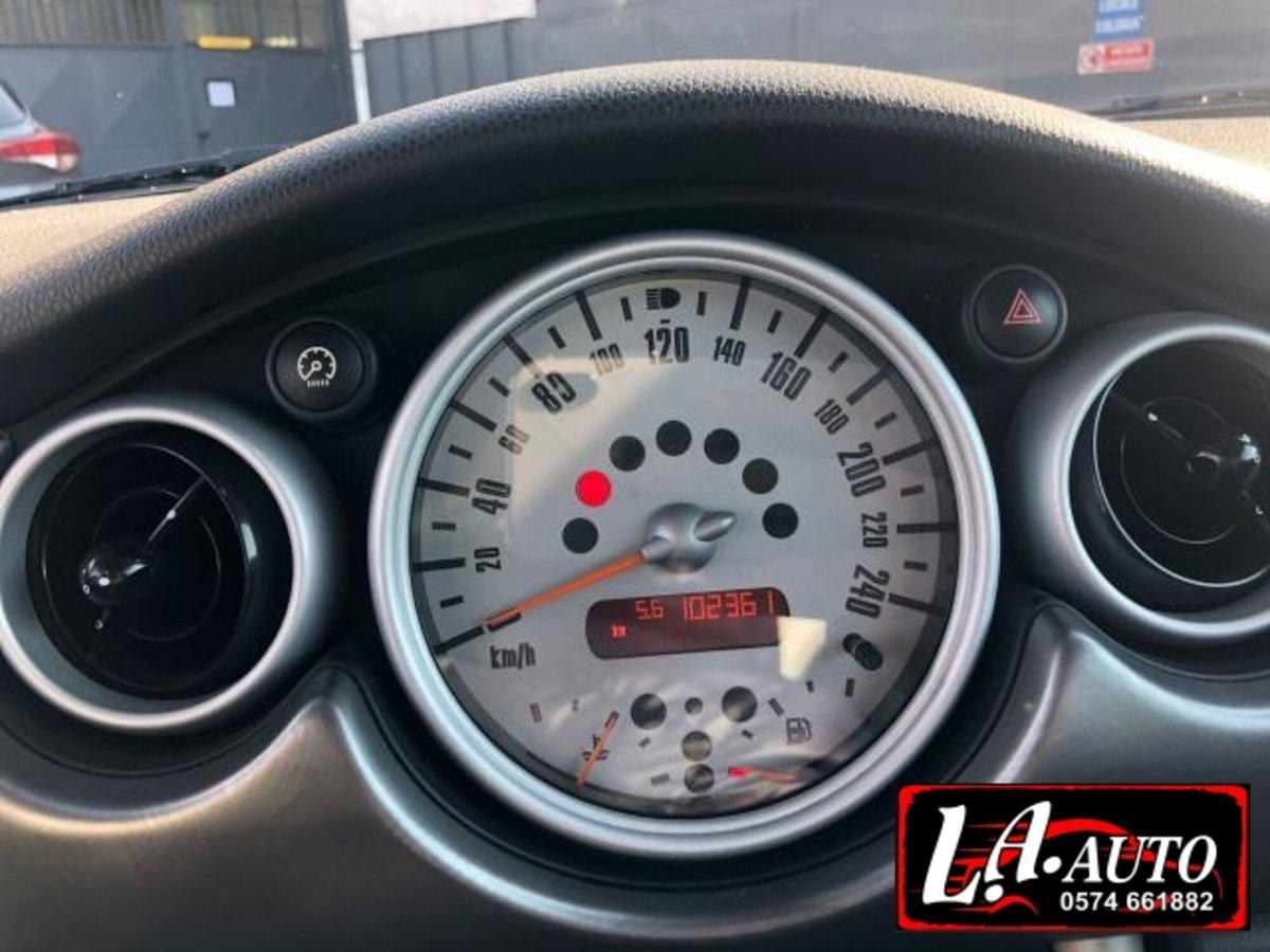 MINI Mini 1.6 16V Cooper (11)