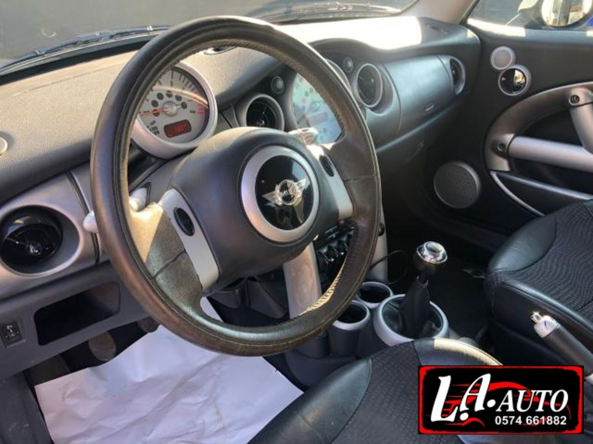 MINI Mini 1.6 16V Cooper (15)