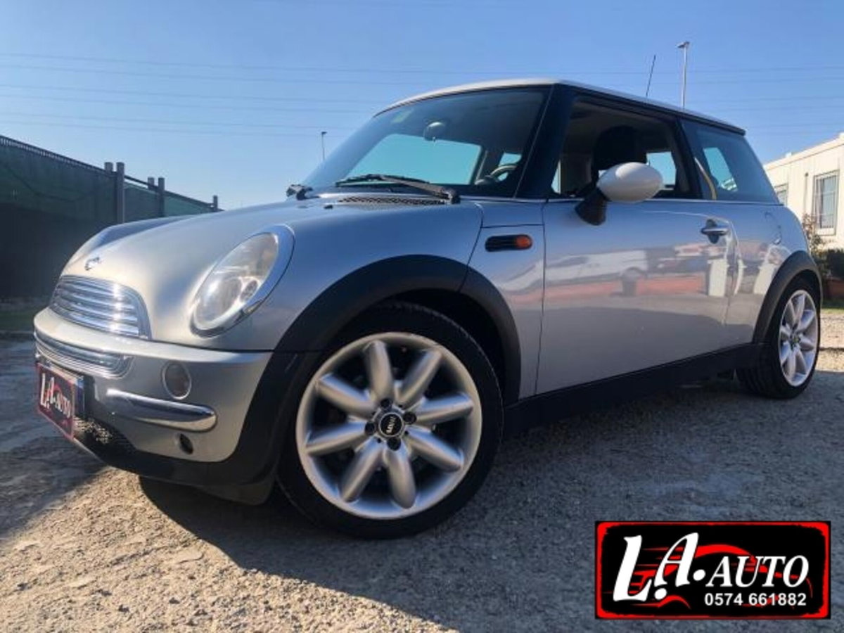 MINI Mini 1.6 16V Cooper (2)