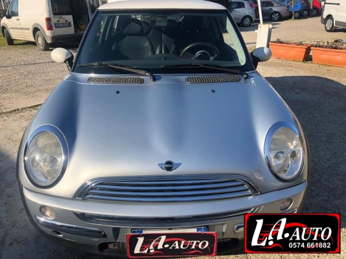 MINI Mini 1.6 16V Cooper (5)