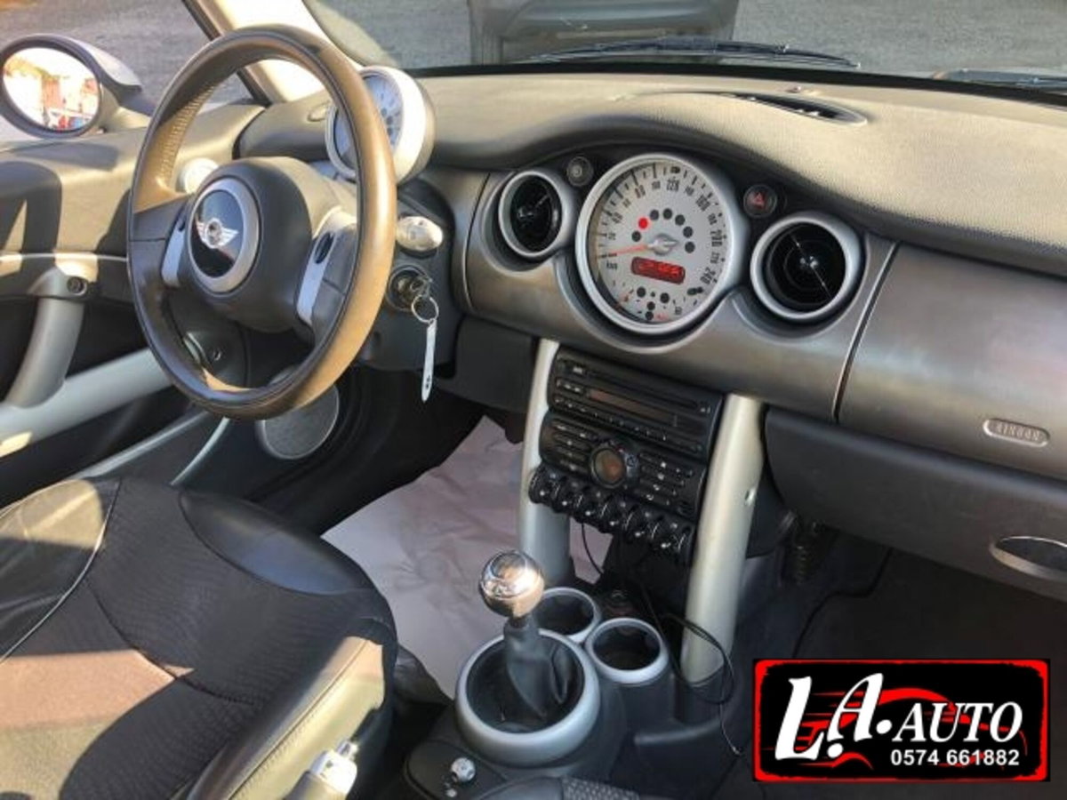 MINI Mini 1.6 16V Cooper (9)
