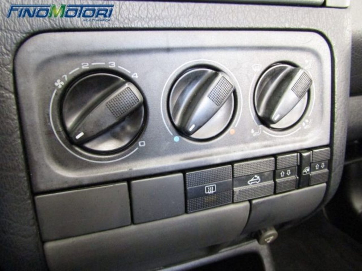 Volkswagen Golf Cabrio 1.6 cat Avantgarde (9)