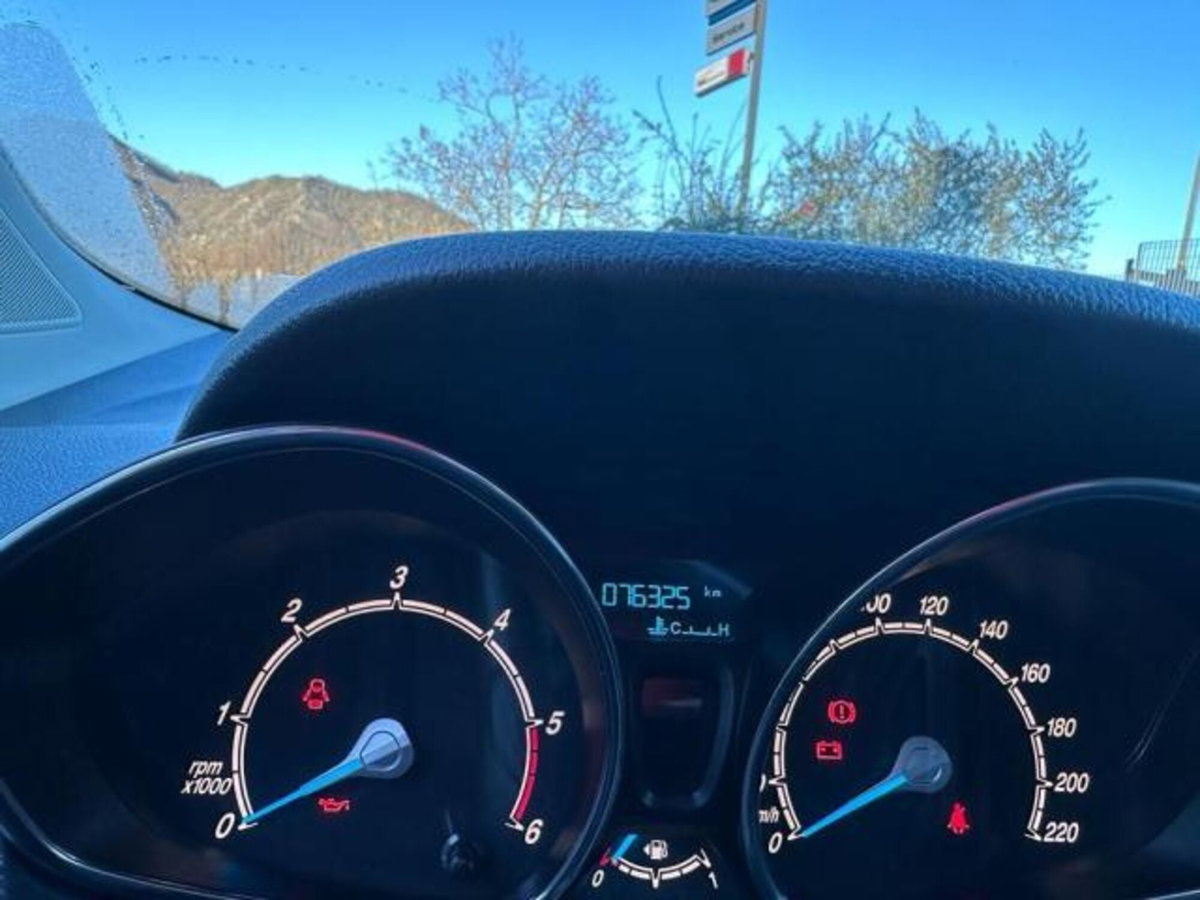 Ford Tourneo Courier 1.6 TDCI 95 CV Plus (7)