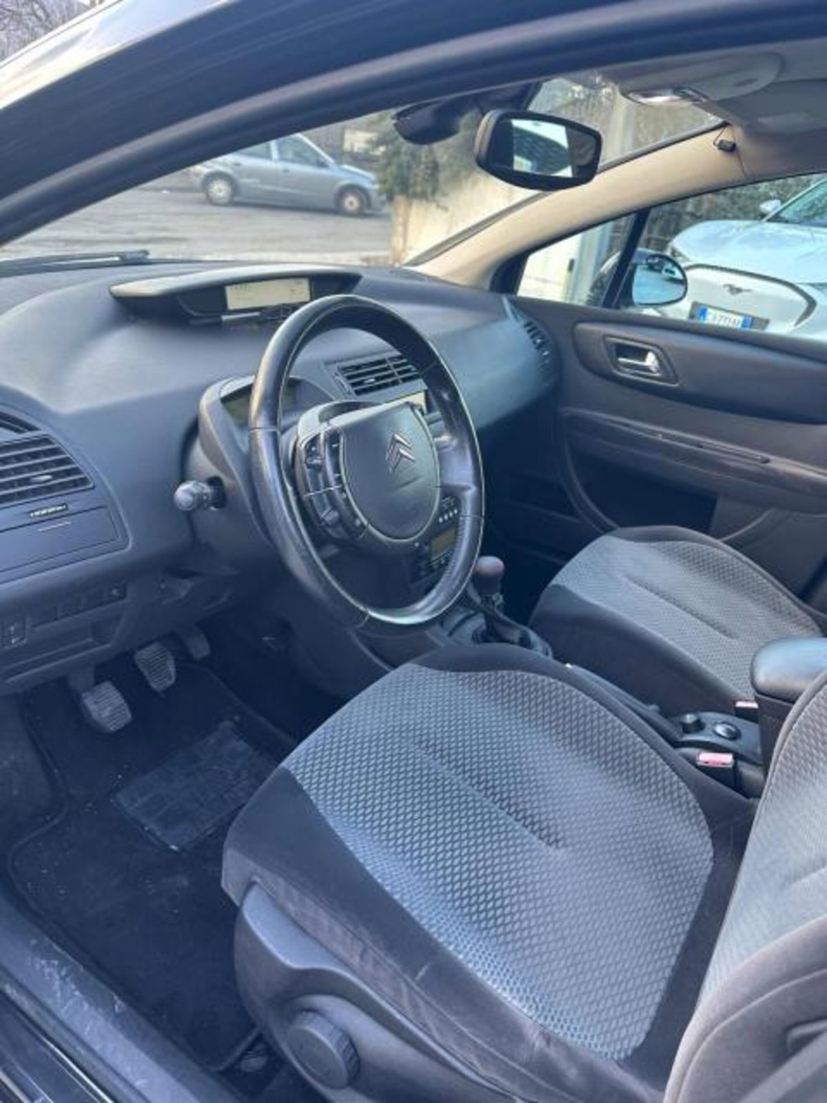 Citroen C4 1.6 HDi 90CV Classique (2)
