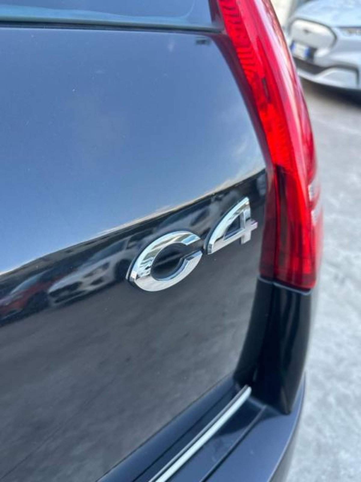 Citroen C4 1.6 HDi 90CV Classique (7)