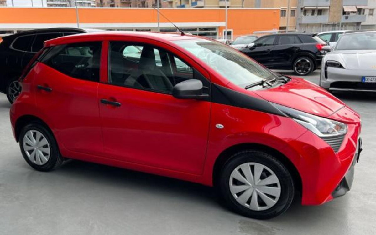 Toyota Aygo 1.0 VVT-i 72 CV 5 porte x-cool (2)