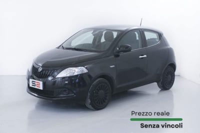 Lancia Ypsilon 1.0 FireFly 5 porte S&S Hybrid Ecochic Silver usata