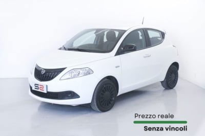 Lancia Ypsilon 1.0 FireFly 5 porte S&S Hybrid Ecochic Silver usata
