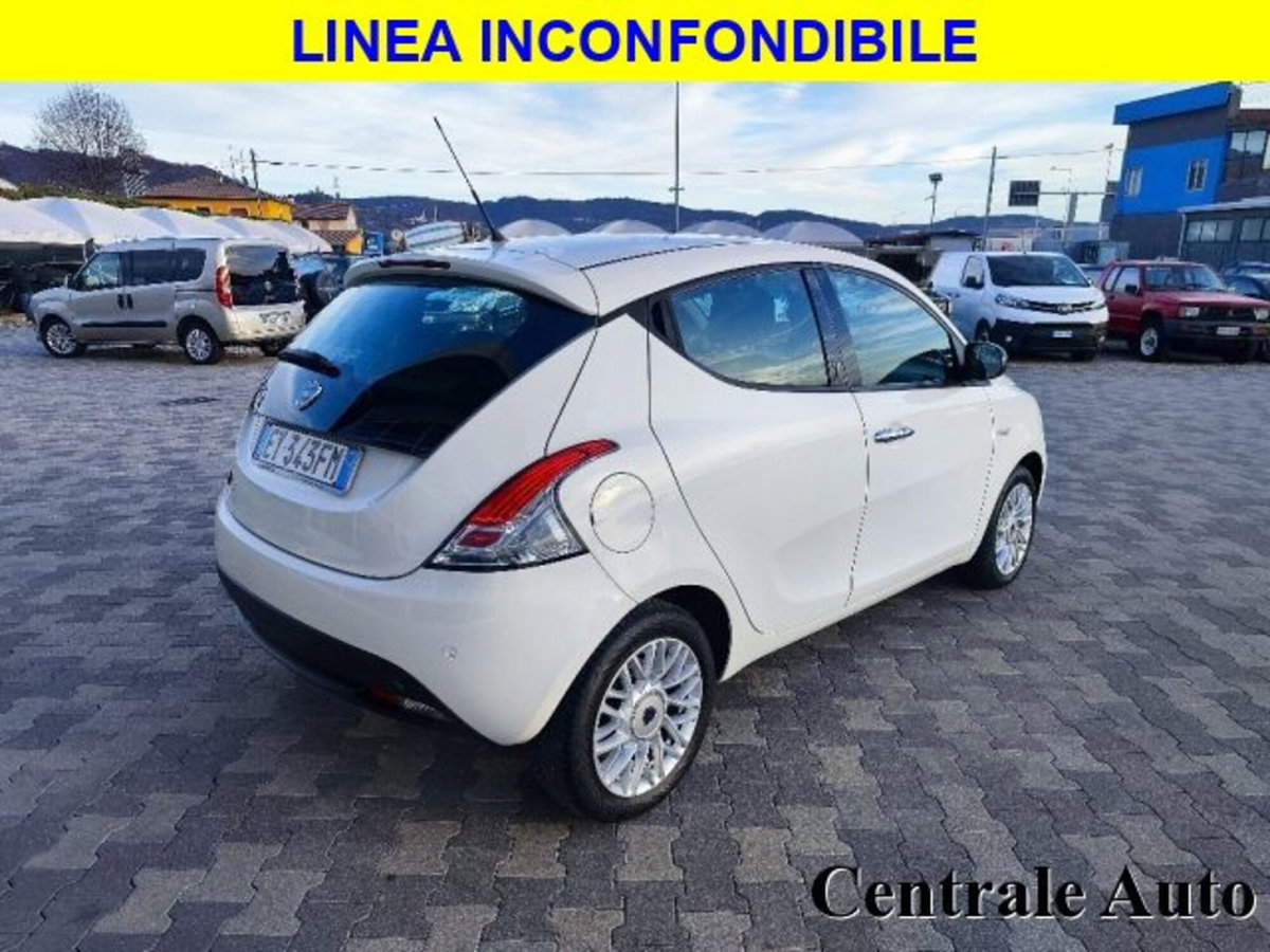 Lancia Ypsilon 1.3 MJT 16V 95 CV 5 porte S&S Gold (2)