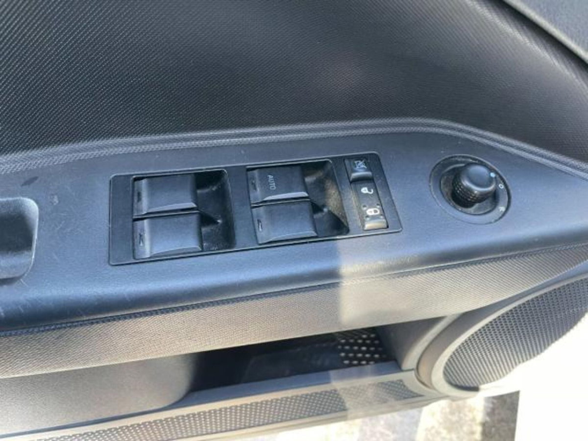 Dodge Caliber 2.0 Turbodiesel SXT (16)