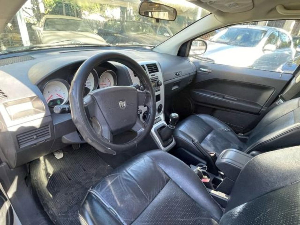 Dodge Caliber 2.0 Turbodiesel SXT (8)