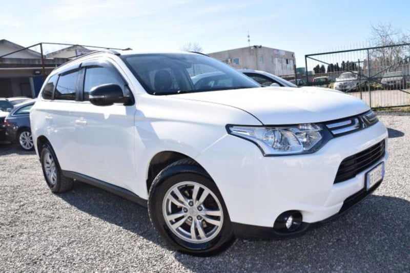 Mitsubishi Outlander 2.2 DI-D TC-SST Intense DPF