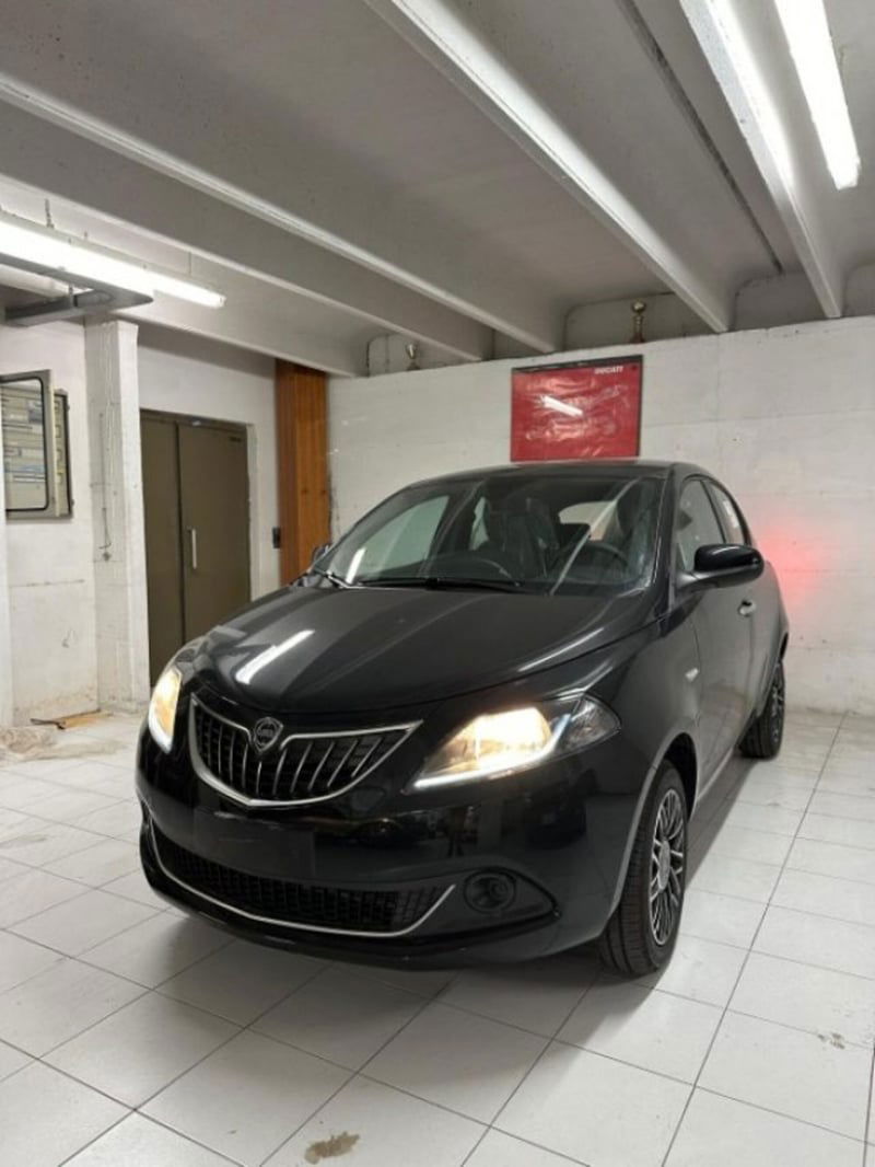 Lancia Ypsilon 1.0 FireFly 5 porte S&S Hybrid Platino