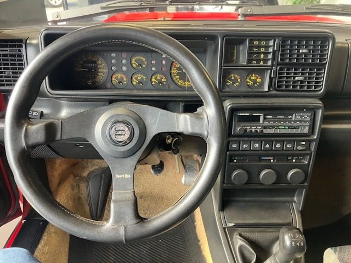 Lancia Delta turbo 16V HF integrale (16)