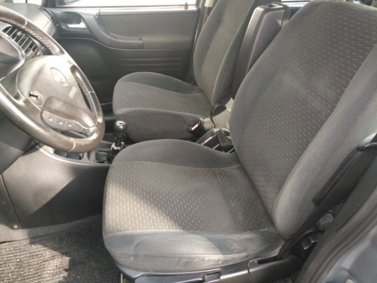 Opel Zafira 16V DTI cat Elegance (10)