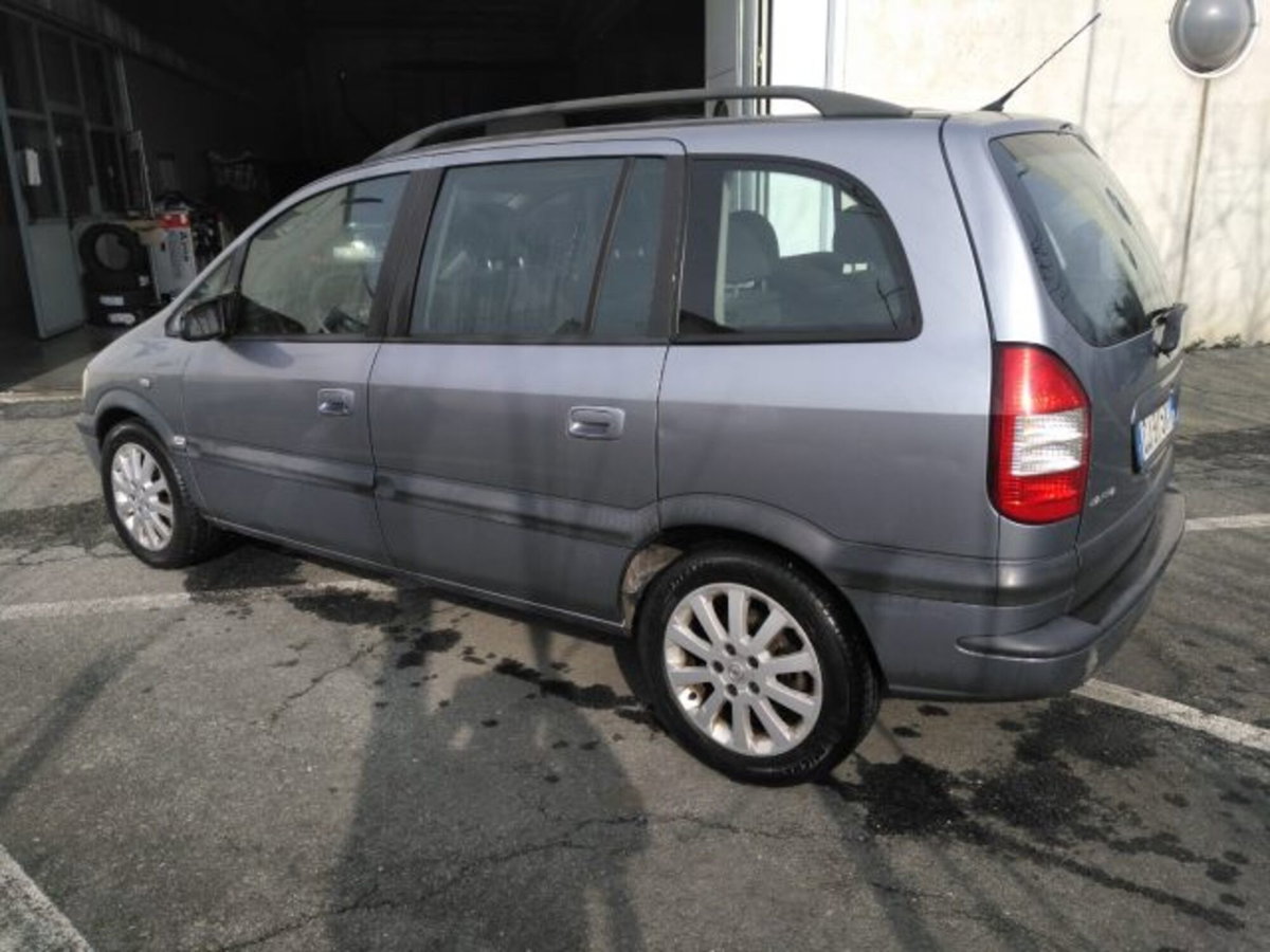 Opel Zafira 16V DTI cat Elegance (3)