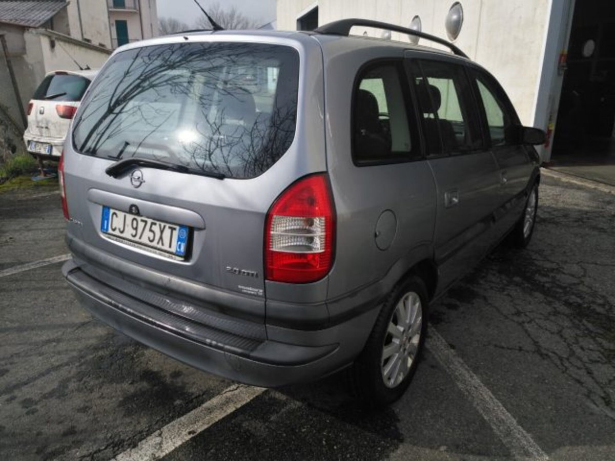 Opel Zafira 16V DTI cat Elegance (4)