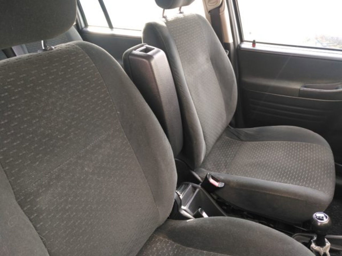 Opel Zafira 16V DTI cat Elegance (6)