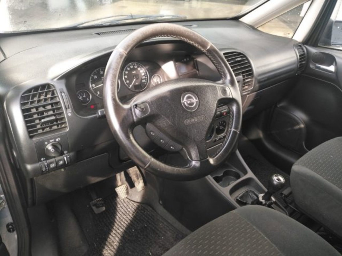 Opel Zafira 16V DTI cat Elegance (9)