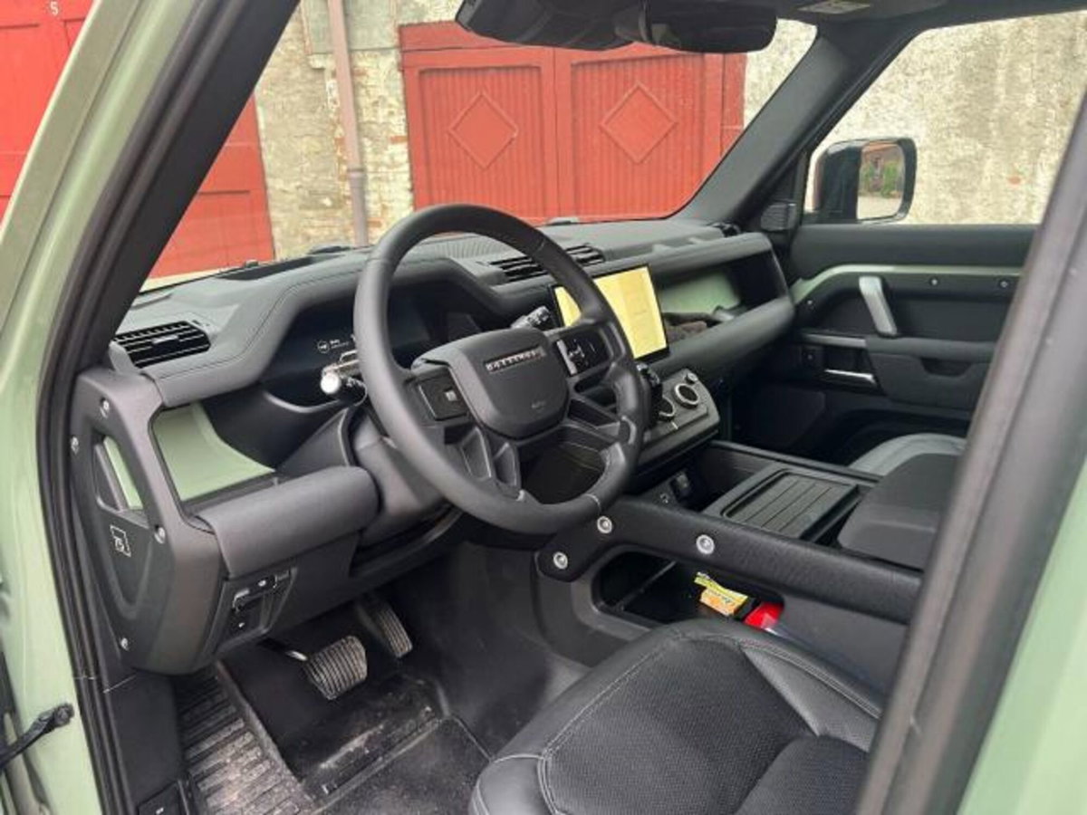 Land Rover Defender 110 2.0 si4 phev X-Dynamic SE awd 300cv auto (5)