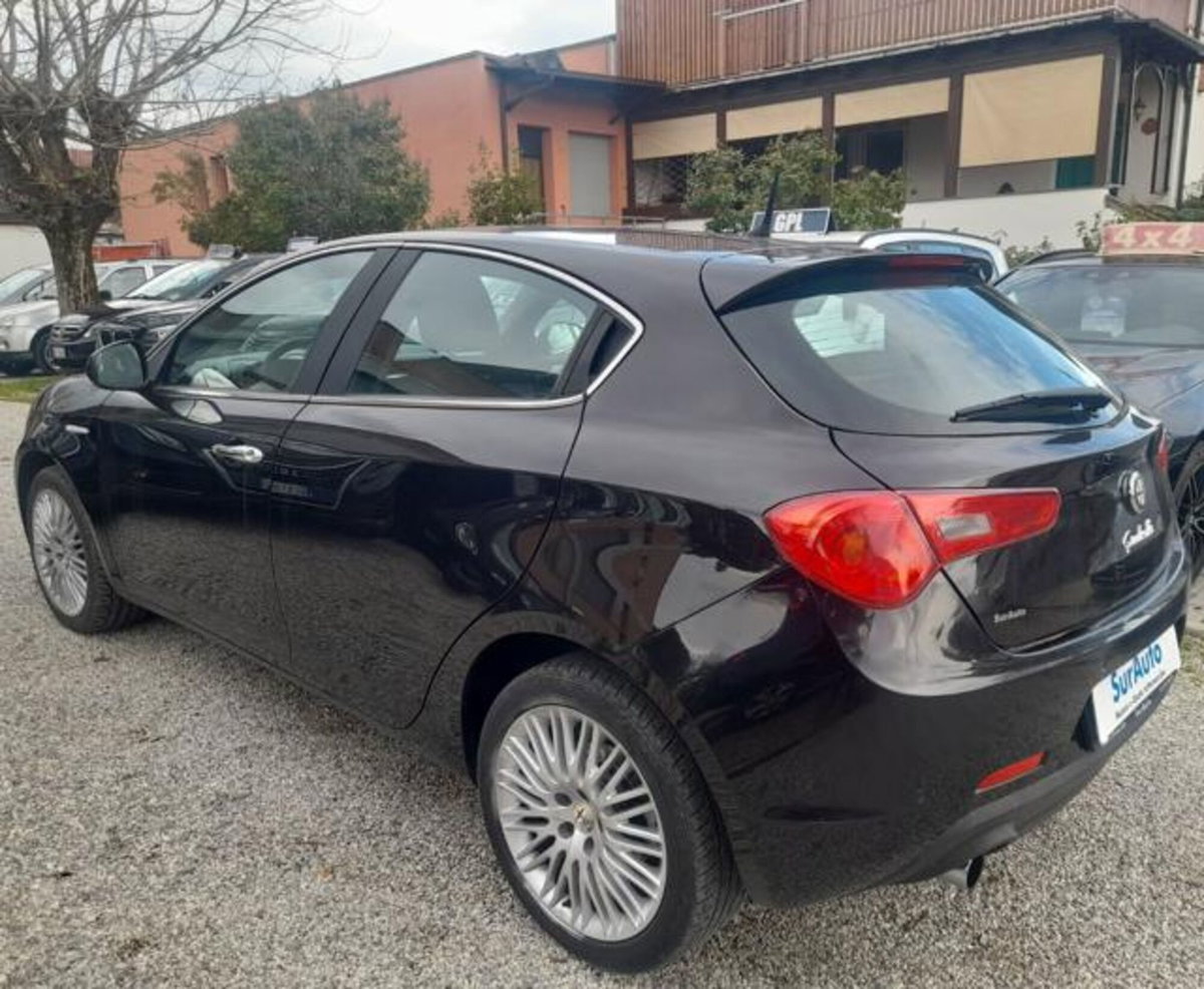 Alfa Romeo Giulietta 1.6 JTDm-2 Distinctive (5)