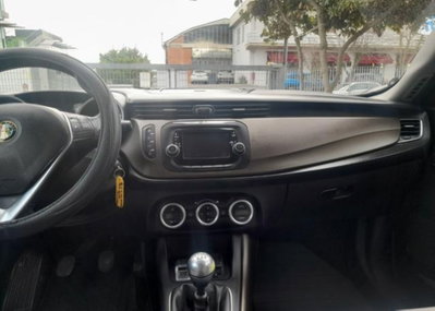 Alfa Romeo Giulietta 1.6 JTDm-2 Distinctive (8)
