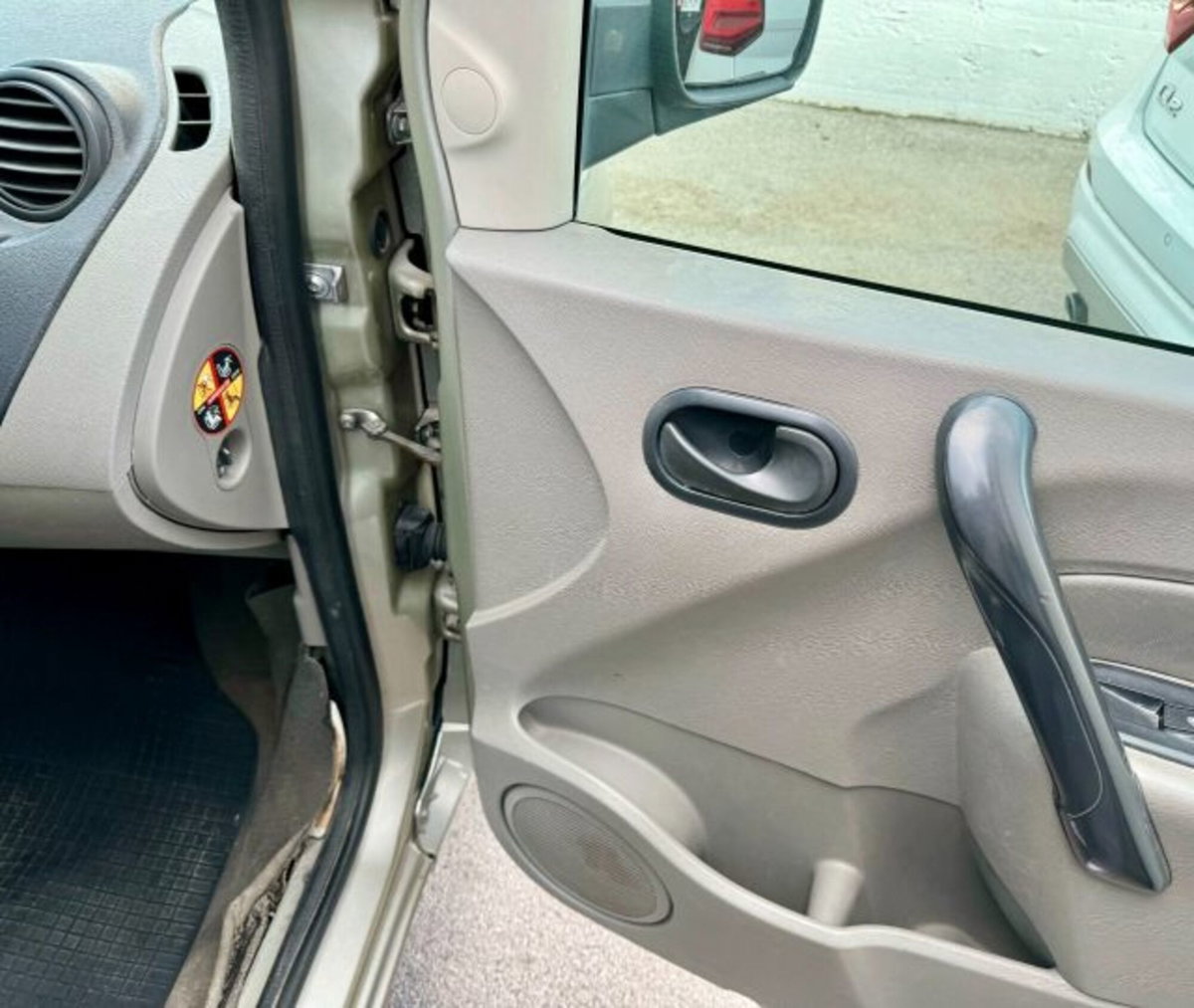 Renault Kangoo 1.5 dCi 90CV F.AP. 5 porte Tom Tom (18)