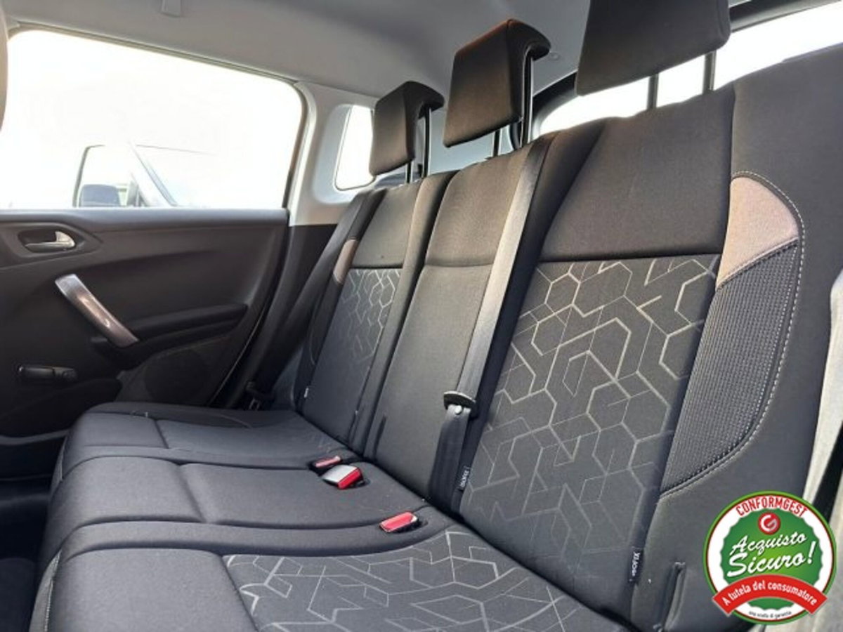 Peugeot 2008 VTi 82CV Allure (11)