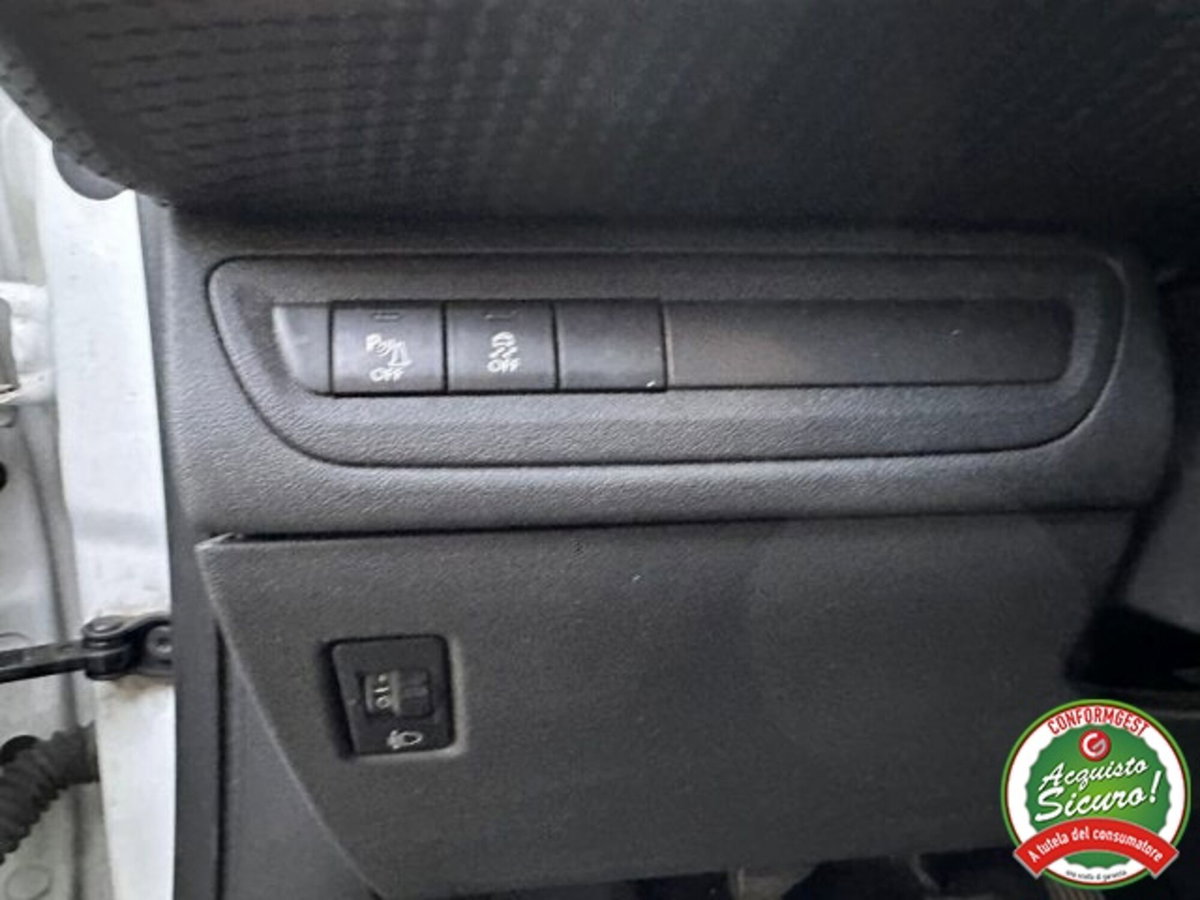 Peugeot 2008 VTi 82CV Allure (13)