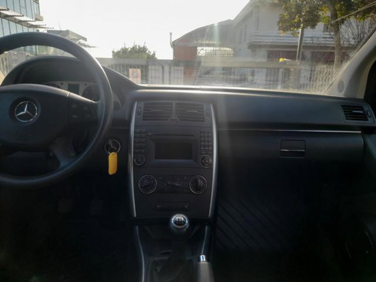 Mercedes-Benz Classe B 180 NGT BlueEFFICIENCY Executive (8)