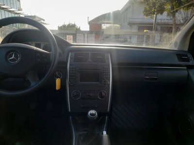 Mercedes-Benz Classe B 180 NGT BlueEFFICIENCY Executive (8)