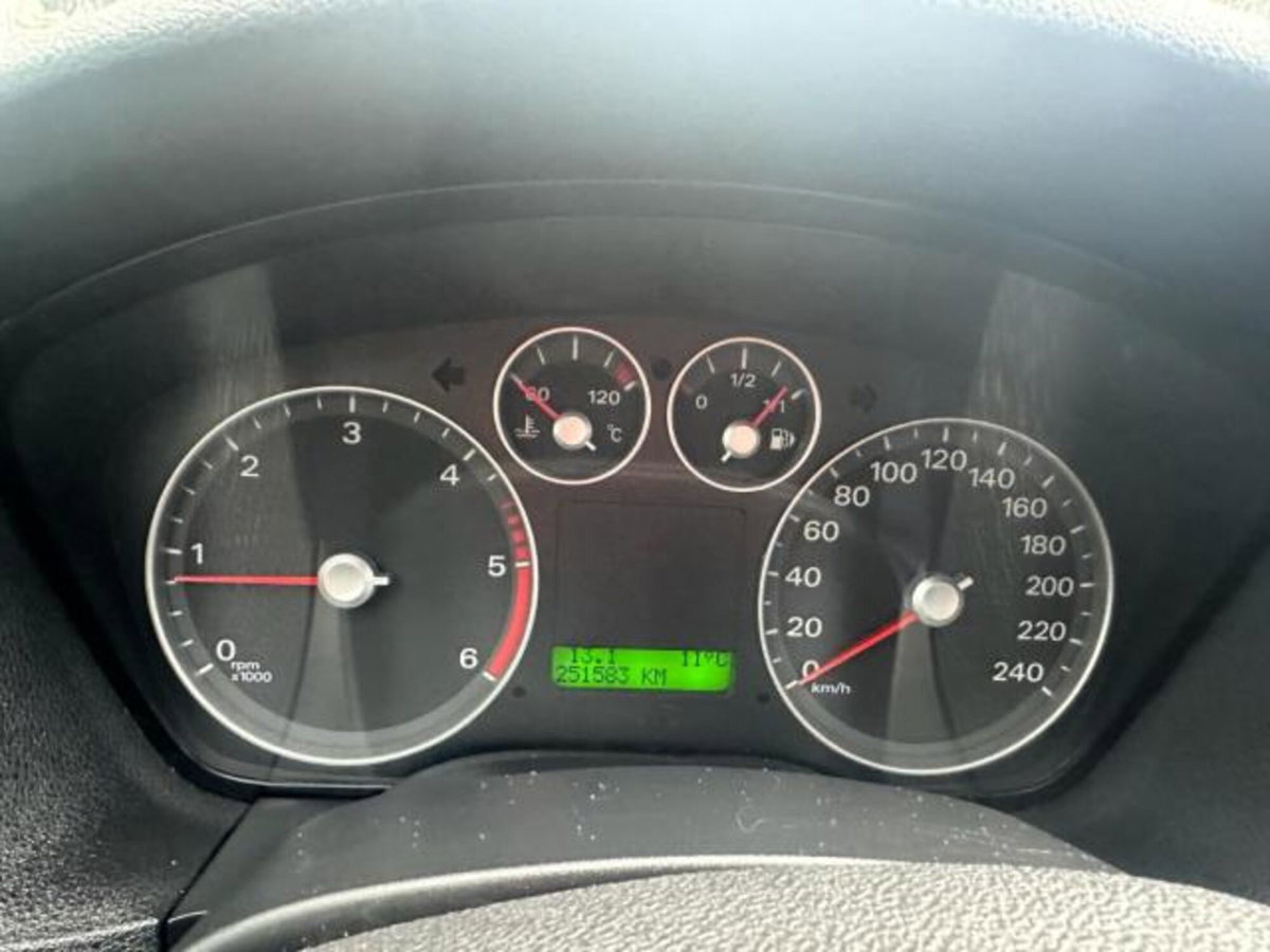 Ford Focus Station Wagon 1.6 TDCi (90CV) S.W. (7)